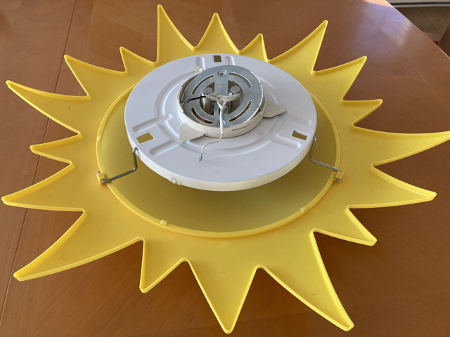 Lampe plafonnier enfant forme de soleil  dans Éclairage intérieur et plafonniers  à Granby - Image 3