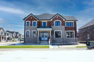 New gorgeous detached 4 bedroom and 4 bathroom entire house for rent in Pickering. It is available f...