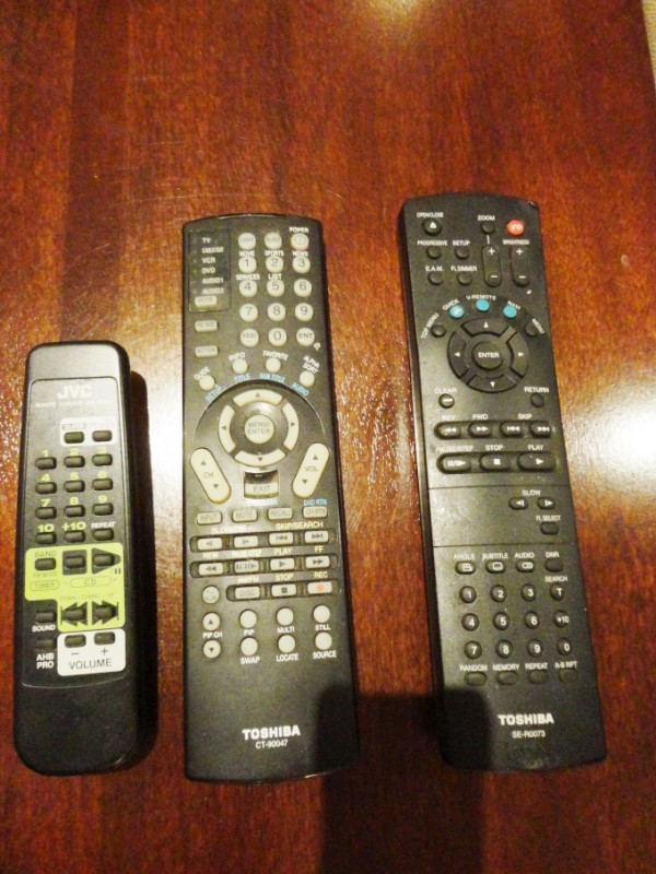 Remote Controls Toshiba CT-90047, JVC RM-RXQN3, Toshiba SE-T0073 in General Electronics in Kitchener / Waterloo - Image 2