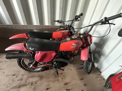 2 Vintage Honda XR80 Dirt Bikes 1979 1982 Both were running when parked, one needs new transmission...