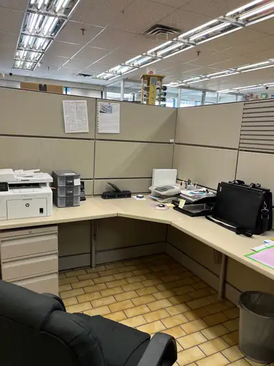 Teknion office workstation 