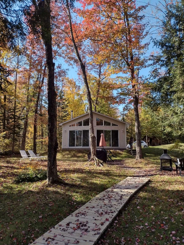 CHALET A LOUER  BORD DE L'EAU PRÈS DE MAGOG ET ORFORD (WIFI) dans Locations temporaires  à Sherbrooke