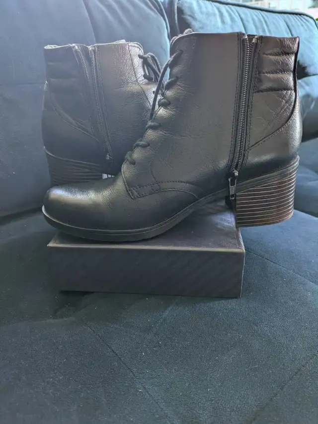 Clarks Hollis Jasmine Black Leather Lace-Up Ankle Boots 8.5 in Women's - Shoes in Calgary - Image 7