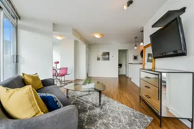 High-Rise Living in Downtown Vancouver WITH Utilities