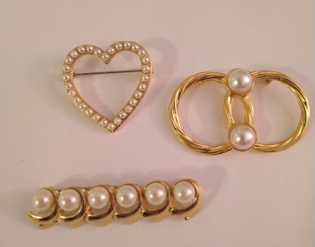 Assorted Vintage Gold Pearl Pins in Jewellery & Watches in Oakville / Halton Region - Image 2