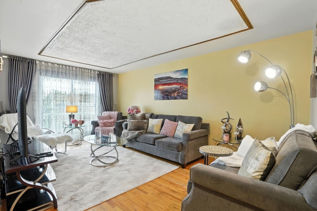 Grand 4 1/2 dans un 4plex  a st léonard près de tous les service — photo 1