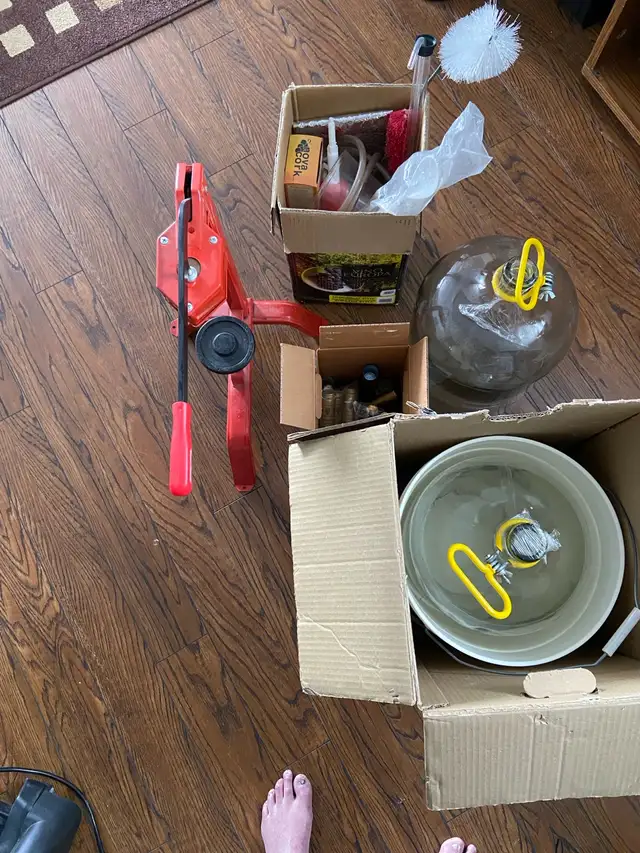 Wine making equipment in Hobbies & Crafts in Strathcona County - Image 3