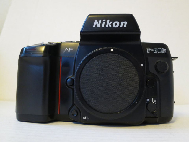 Nikon F801s 35mm film body, lens, flash, case in Cameras & Camcorders in Edmonton