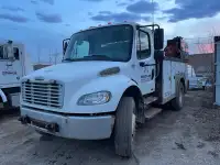 2005 Freightliner M2 106 4x2 S/A w/Service Body