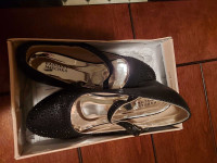 Badgley Mischka black dressy shoes--- girls size 4 