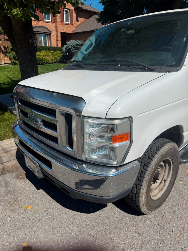 2012 E250 Ford in Cars & Trucks in Markham / York Region - Image 4