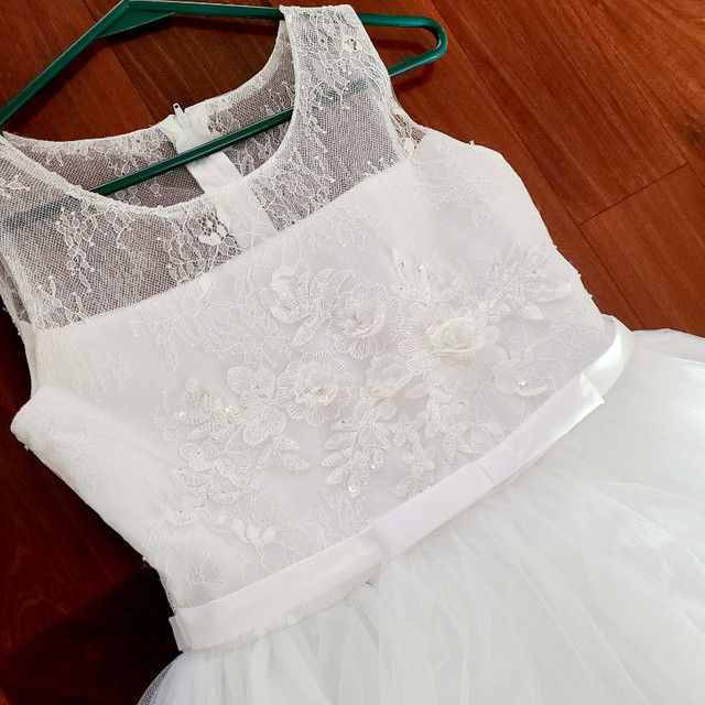 EUC Girls Size 16 Bridal Princess Dress in Kids & Youth in Kelowna - Image 2