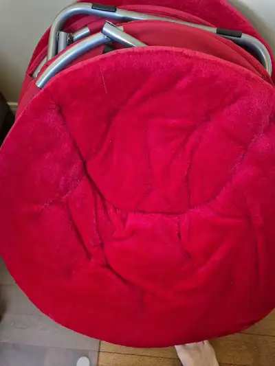 Add a pop of colour and comfy seating to any room with this vibrant red papasan chair! This chair fe...