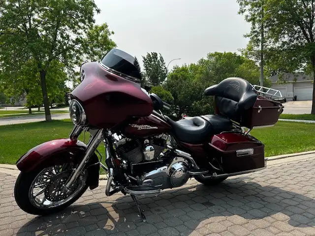 2008 Harley Davidson FLHX Street Glide in Touring in Winnipeg - Image 2