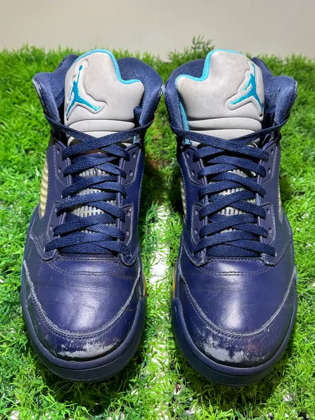 Size 10 - Air Jordan 5 Pre-Grape  in Men's Shoes in Mississauga / Peel Region - Image 4