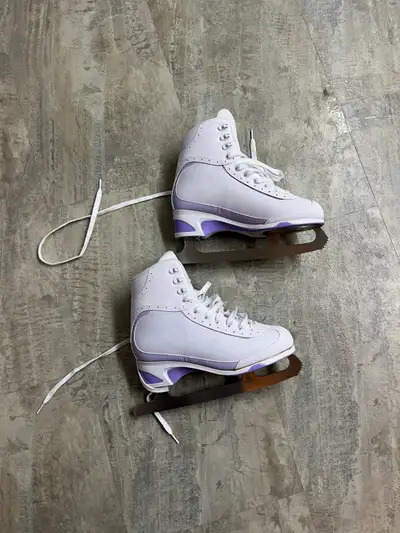 Women's Jackson Softec Skates with case and 2 sets of guars, View more