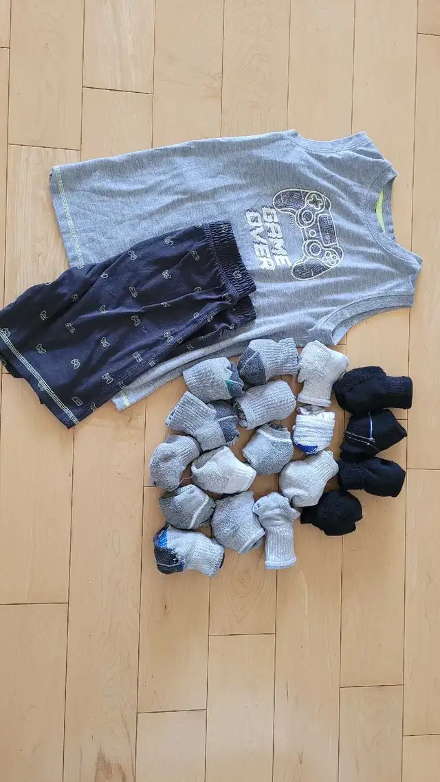 Lot de vêtements pour garçon (9-10 ans) – 30$ in Kids & Youth in City of Montréal - Image 5