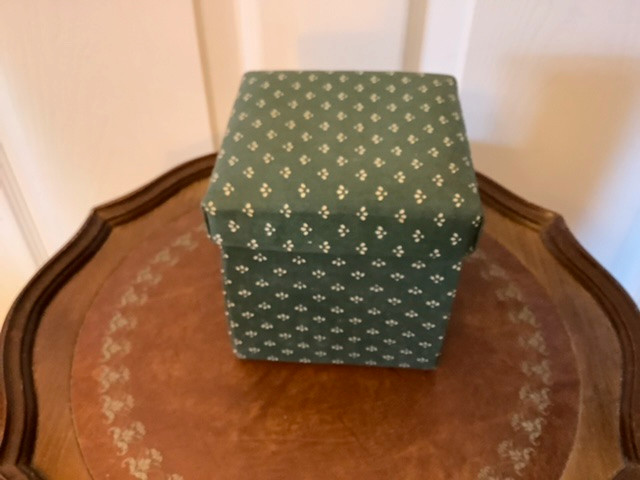 Vintage Singer Collapsible Fabric Sewing Cube/Box in Arts & Collectibles in Belleville