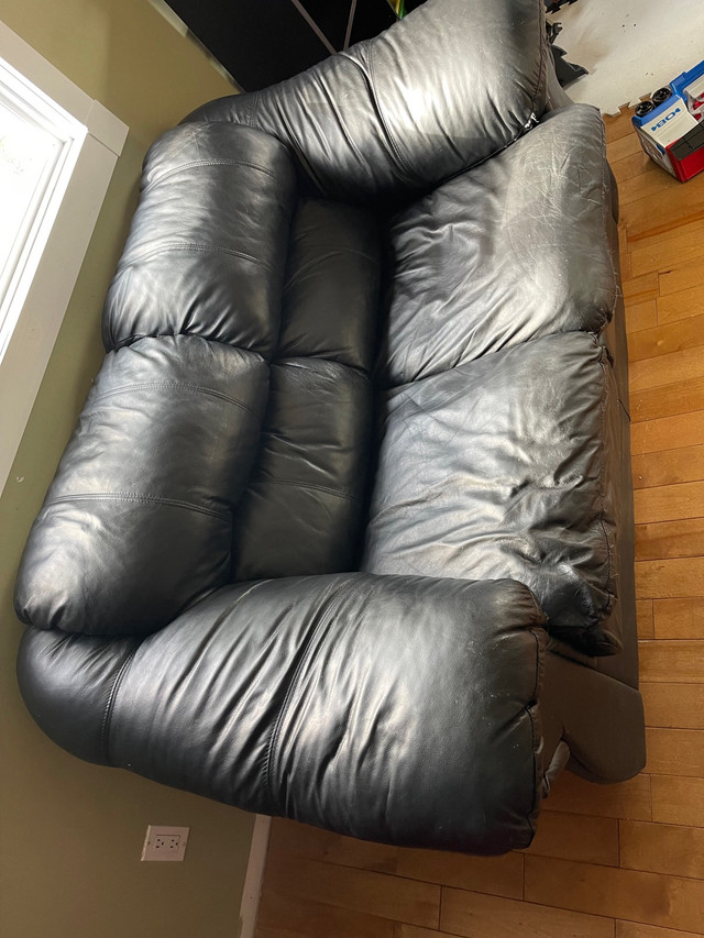 Free couch  in Free Stuff in Edmonton