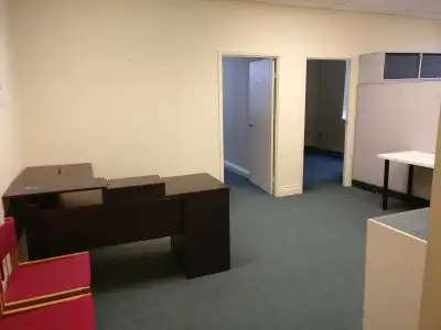 Shared Office Space Downtown StreetsVille Mississauga One large room available for Rent with three w...