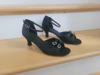 Like NEW Women's Size 8 Latin Dance Shoes . 2" Heel