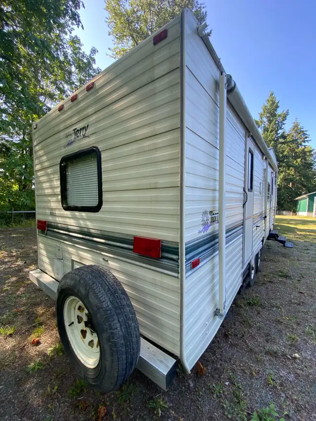 5TH WHEEL TRAILER FOR SALE OR RENT , DAILY / WEEKLY OR MONTHLY in Travel Trailers & Campers in Campbell River - Image 6