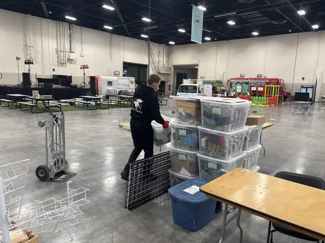 ✅109/h Two Movers &Truck 20ft Calgary  ☎️ 3689921969  ☎️ in Moving & Storage in Calgary - Image 10