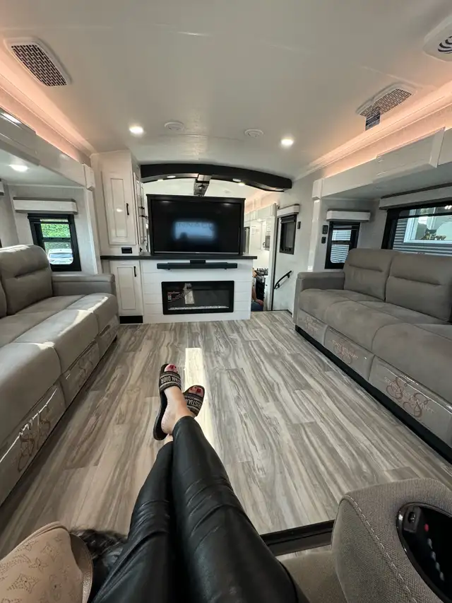 Fifth wheel pinnacle 2025 in RVs & Motorhomes in Longueuil / South Shore - Image 7
