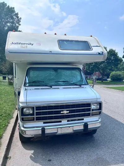 Le modèle Chevrolet classe C Chevy Van G30 Kilométrage 205 000km Année 1995 Automatique ⚙️ Les carac...