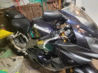 Well maintained rocket. Top end done 22000kms ago. 77000kms on bike. Stabilizer bar, pro bolt forks,...