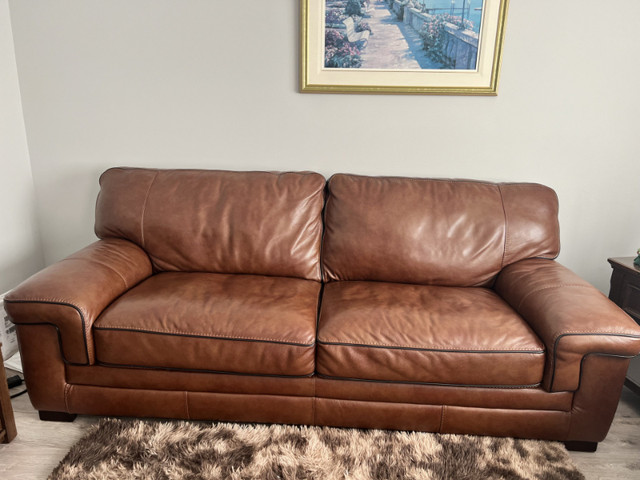 Sofa en cuir véritable - Genuine leather sofa dans Sofas et futons  à Ville de Montréal