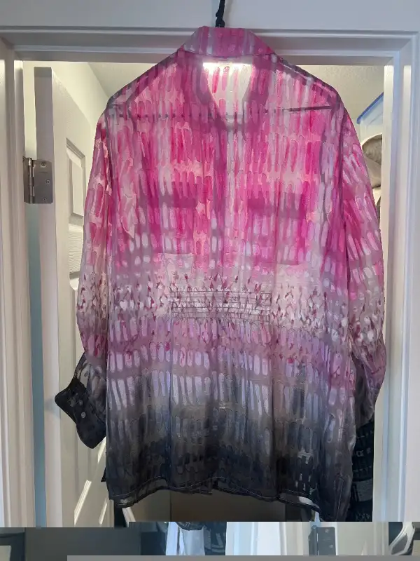 TanJay Patterned Sheer Front Pocket Long-Sleeve Button-Up Blouse in Women's - Tops & Outerwear in Calgary - Image 7