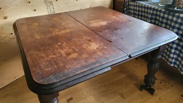 Late Regency table with leaf and 4 chairs in Dining Tables & Sets in City of Halifax - Image 5