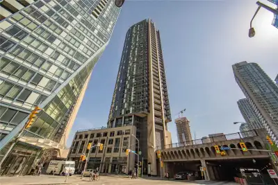 Welcome to the Backstage condo, where luxury living meets an unbeatable downtown location! This beau...