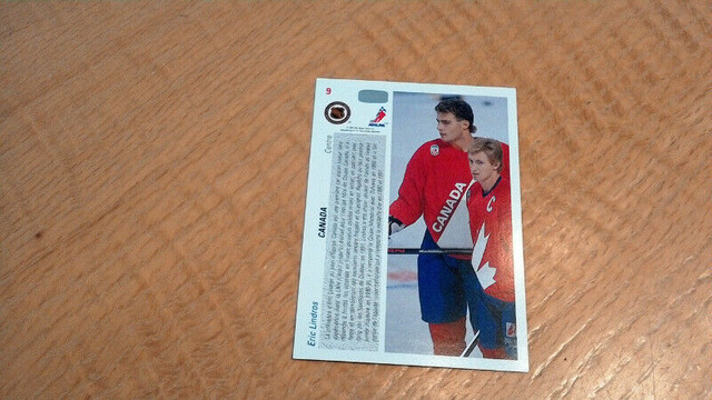 Carte hockey Eric Lindros Recrue No 9  Upper Deck  1992-93 (1901 dans Art et objets de collection  à Laval/Rive Nord - Image 2