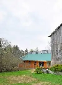 Barn and field for lease 