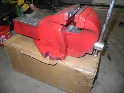 used VISE DUCTILE IRON BENCH 6 IN $150 obo price reduced for quick sale Text 825-823-6183