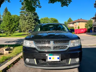À vendre pour pièces ou véhicule donneur : Dodge Journey R/T 2011 (version haut de gamme) avec moteu...