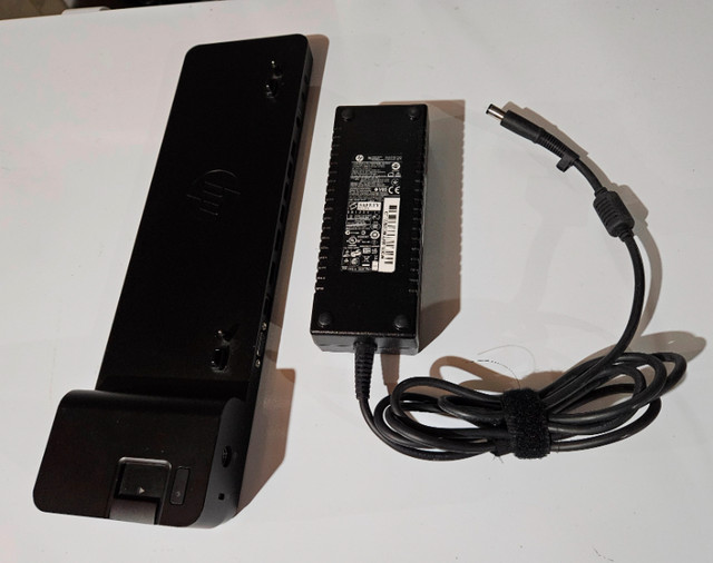 HP Ultraslim Docking Station 2013 with 135W AC Charger in Laptop Accessories in Markham / York Region