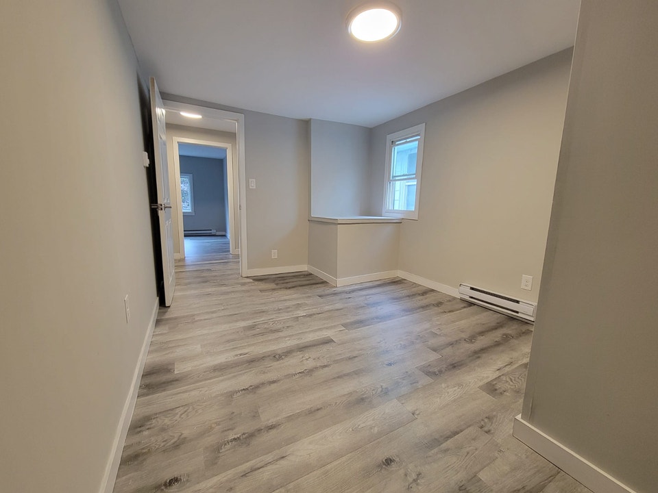 Renovated 3-Bedroom Student Rental–Wortley Village-$1800-Oct 1st 5