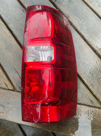 2008-2013 Chevrolet Avalanche pass tail light