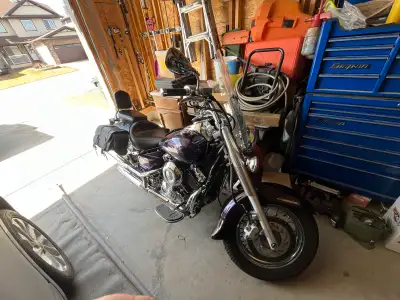 Yamaha V Star Classic, 650cc. Low seat height and lightweight. Been sitting for years, needs a tune...