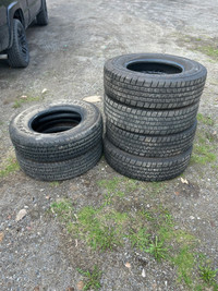 Dually truck tires 