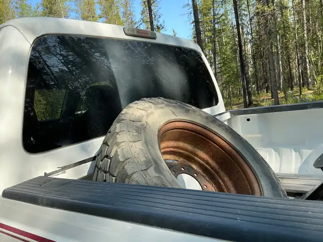 For sale 2015 Ford 350  with 5 th wheel hitch in Other Parts & Accessories in Whitehorse - Image 11