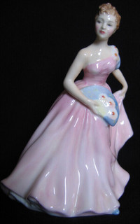 ROYAL DOULTON "INVITATION" FIGURINE MADE IN ENGLAND