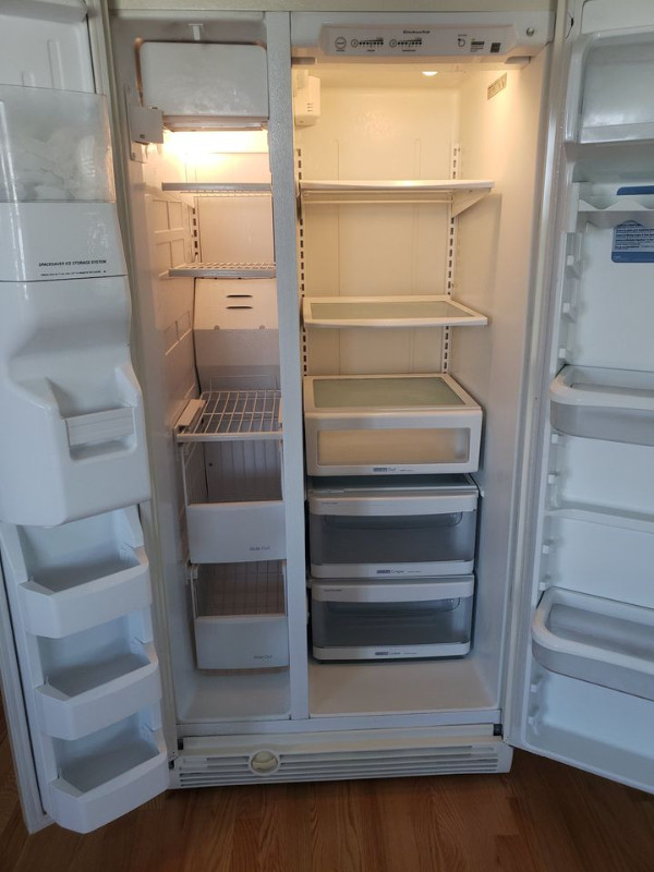 KitchenAid Refrigerator in Refrigerators in City of Halifax - Image 2