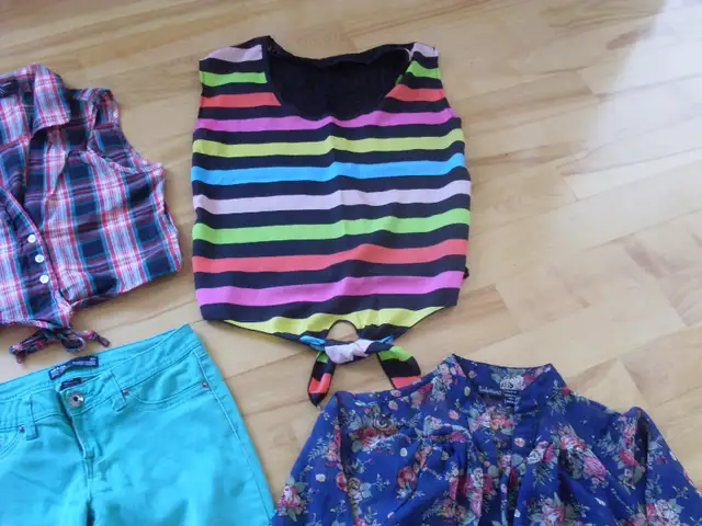 Vêtement grandeur 14 ans Adolescente taille Small in Kids & Youth in Longueuil / South Shore - Image 4