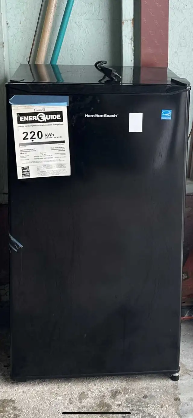Hamilton Beach Mini Refrigerator in Refrigerators in Kitchener / Waterloo - Image 2