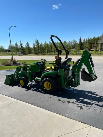 2020 John Deere 1025R Very clean/low hour 1025R sub-compact tractor. Comes with factory installed fr...