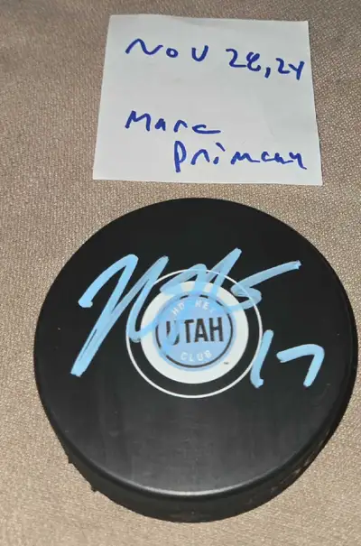 Nick Bjugstad signed puck Mammoth Hockey / Rondelle signée, View more